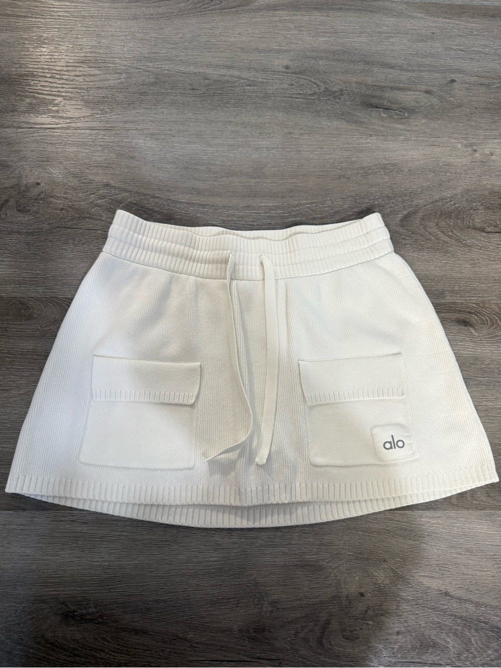 ALO Yoga White Knit Pocket Skirt